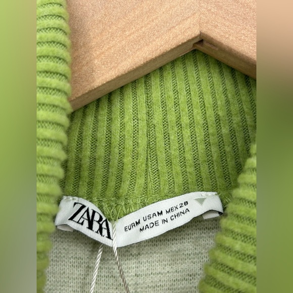"NWT" Zara Kelly Green Sleeveless Turtle Neck Sweater- Women's Size Medium - Picture 3 of 8